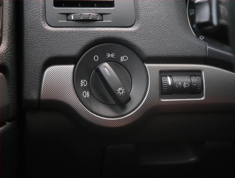 Škoda Octavia (2008) Elegance 1.6, Serv.kniha - fotka 16 z 18