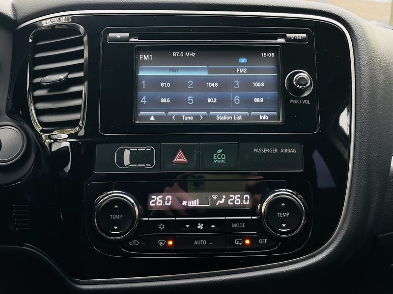 Mitsubishi Outlander 2.0i MANUÁL 1.MAJITEL TAŽNÉ - fotka 35 z 44