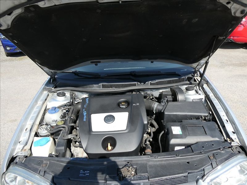 Volkswagen Golf 1,9 TDi 74kW EDITION - fotka 26 z 30
