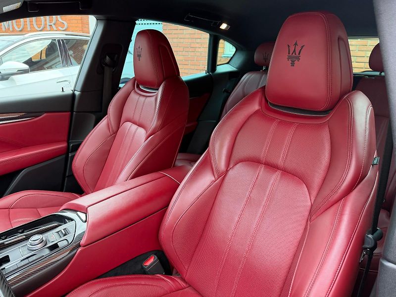 Maserati Levante SQ4-316KW-4x4-H&K-R21-ČR - fotka 12 z 34