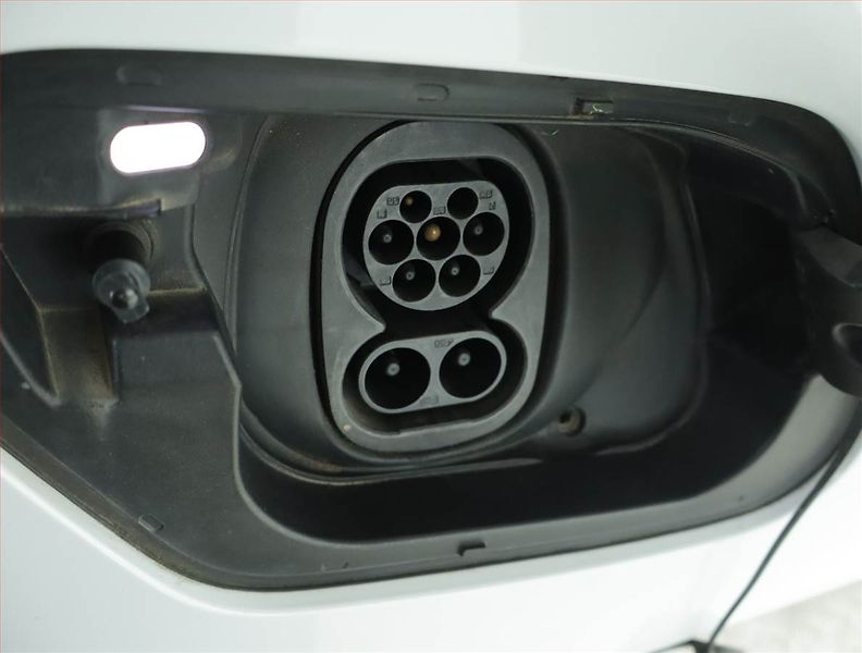 Volkswagen ID.3 (2020) 1st (62 kWh), SoH 90% - fotka 17 z 18