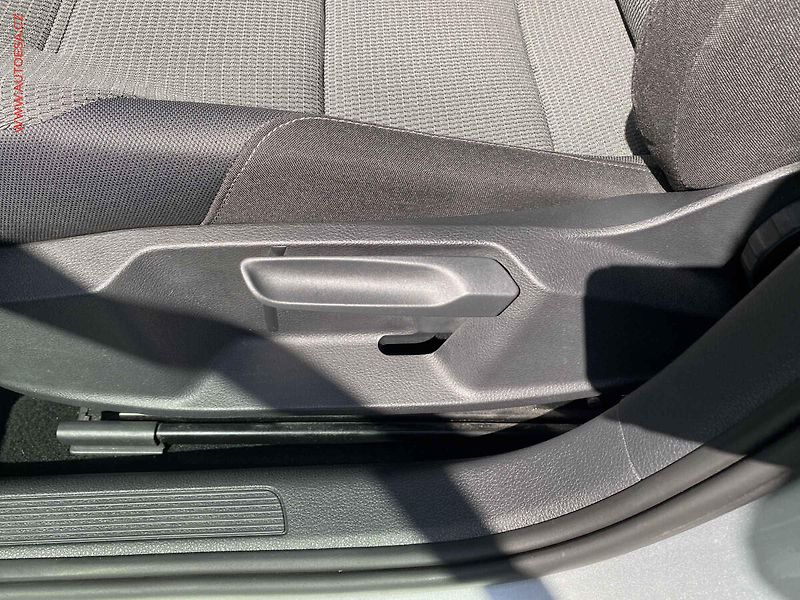 Volkswagen Golf (2014) 1.6 TDi, Comfortline, +kola - fotka 14 z 17