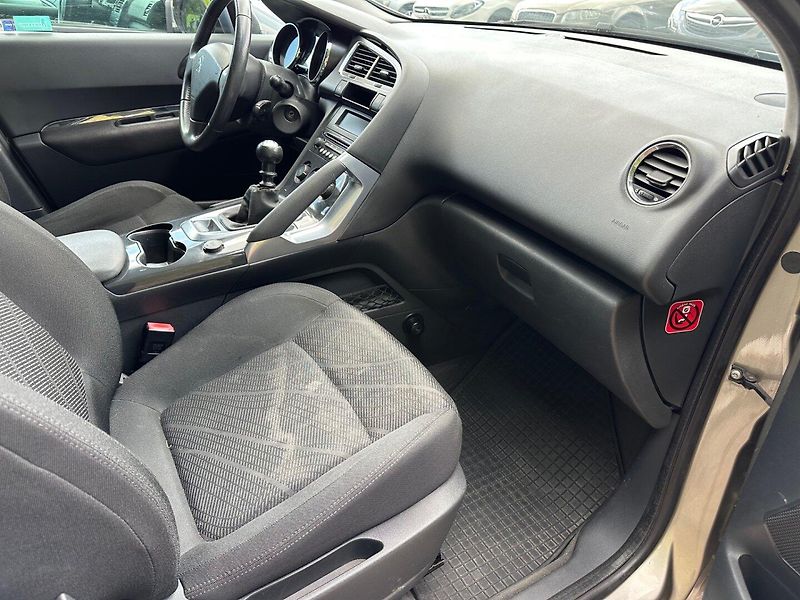 Peugeot 3008 1.6HDI 80kW - fotka 16 z 17
