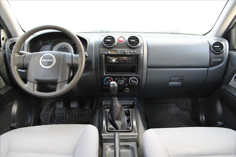 Isuzu D-Max 3.0 TD / 4x4 / 120kW / Tažné - fotka 20 z 36