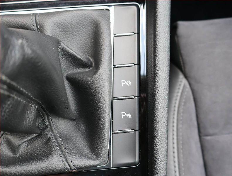 Škoda Superb (2017) 1.6 TDI, Kůže, Navi, Bi-Xenony - fotka 13 z 22