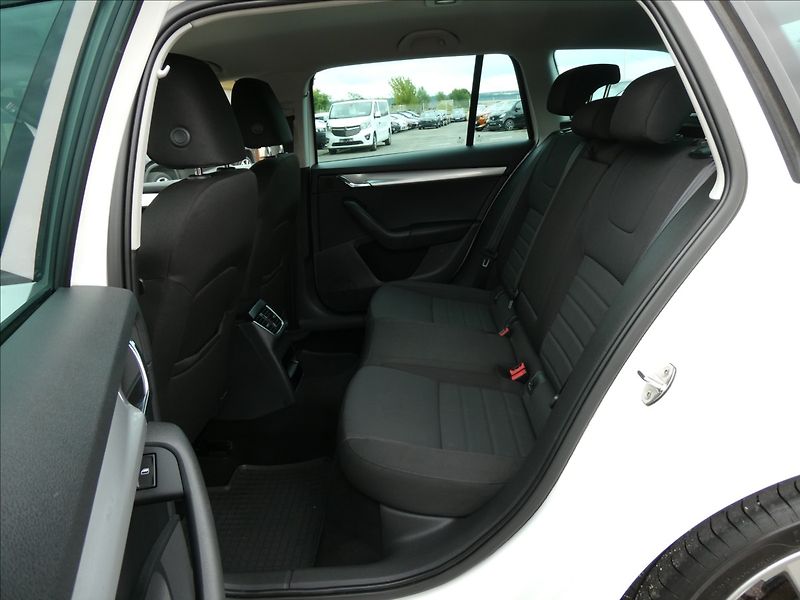 Škoda Octavia 2,0 TDi110kW ELEGANCE,ČR,ZÁVĚS - fotka 25 z 45