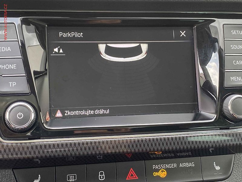 Škoda Fabia (2017) 1.0TSi, Panor, AC, park.čidla - fotka 17 z 17