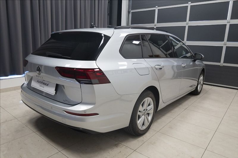 Volkswagen Golf 1,5 eTSI DSG KAMERA VÝHŘEV ČR - fotka 4 z 41