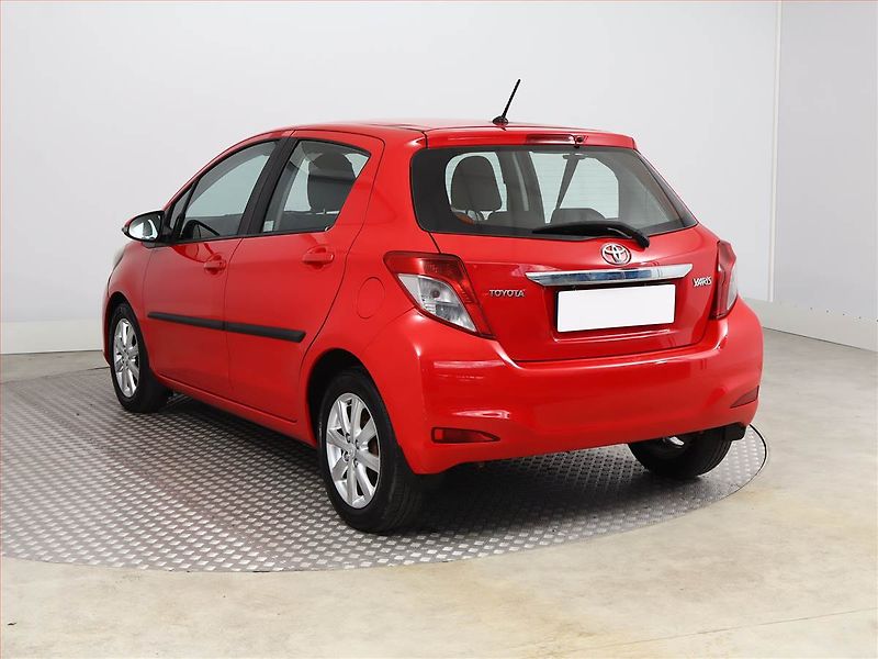 Toyota Yaris (2013) 1.33 Dual VVT-i, Park. senzory - fotka 4 z 12