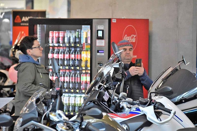 V OC Nová Karolina začala v sobou 1. dubna výstava motorek – Krásky na cestách.