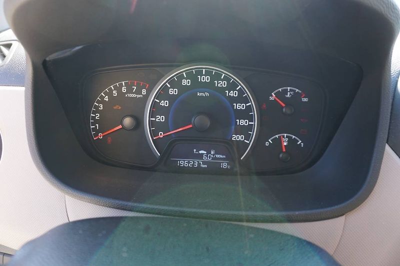 Hyundai i10 (2014) 1,0 1 MAJ V ČR - fotka 16 z 27