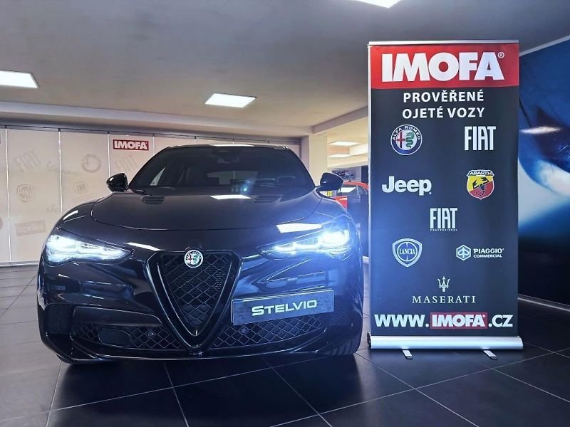 Alfa Romeo Stelvio (2025) 2.9 V6 BiTurbo 520k QV Carbon - fotka 2 z 28