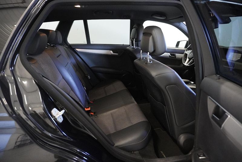 Mercedes-Benz Třídy C 250 2.2CDi 125 kW AUTOMAT - fotka 29 z 33