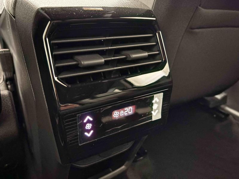 Peugeot 5008 (2026) Business Hybrid 145 e-DCS6 - fotka 37 z 41