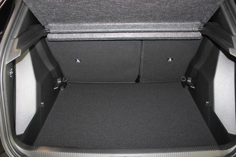 Peugeot 2008 (2025) STYLE PureTech 100 S&S MAN6 - fotka 17 z 17
