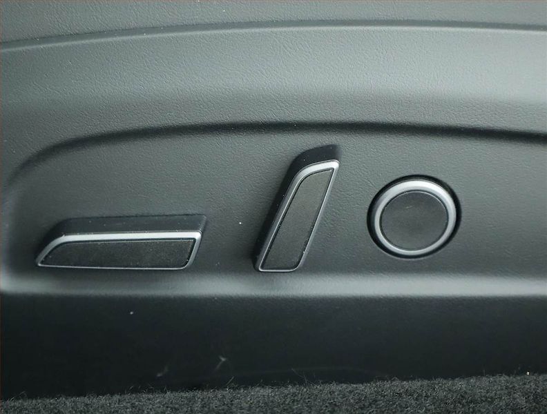 Tesla Model 3 (2025) Standard Range 60kWh, SoH 98% - fotka 20 z 34
