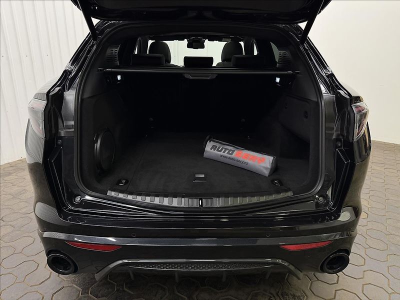 Alfa Romeo Stelvio VELOCE 154kW Q4 PANO H&K R21 - fotka 35 z 42