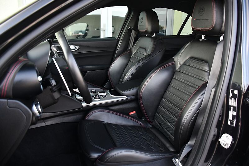 Alfa Romeo Giulia 2.0T 16V 206kW COMPETIZIONE 1M - fotka 14 z 43
