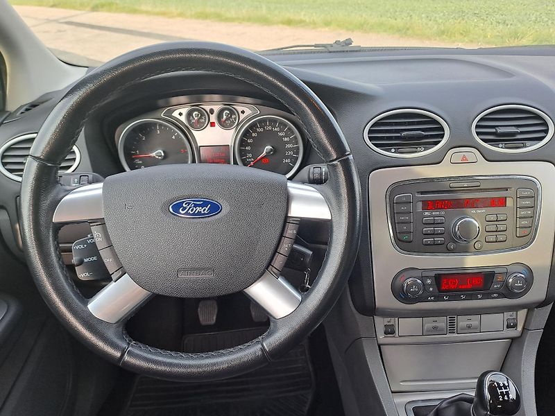 Ford Focus (2011) 1.6 TDCi, DOLOŽENÉ KM, PĚKNÝ  - fotka 19 z 30