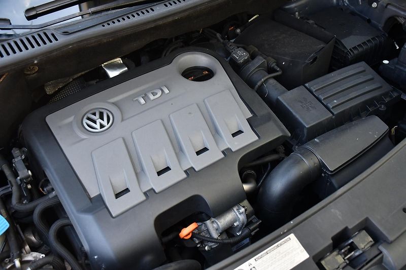 Volkswagen Touran 1.6TDi 77kW TAŽNÉ  - fotka 42 z 45
