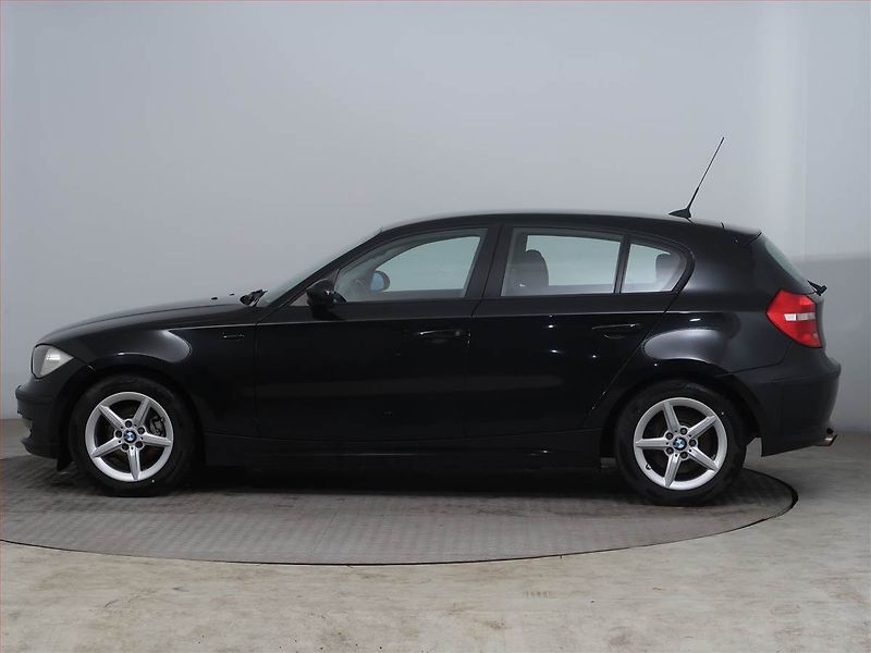 BMW Řada 1 (2009) 118d - fotka 3 z 13