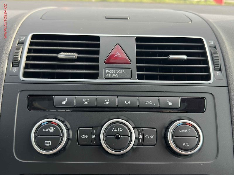 Volkswagen Touran (2014) 2.0 TDi, CUP, bixen, panor - fotka 14 z 25
