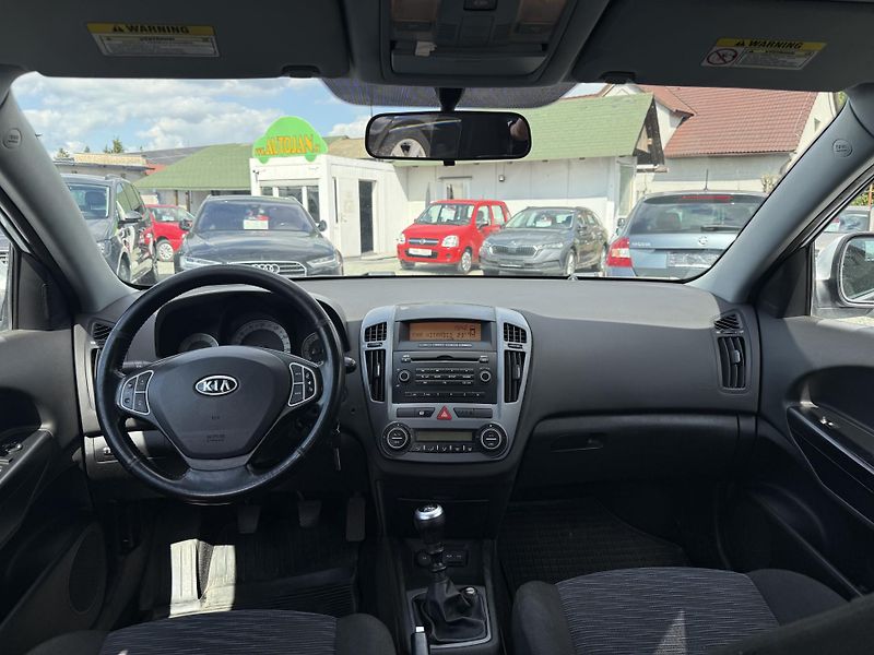 Kia Ceed 1.6 CRDi KOMBI - fotka 7 z 13