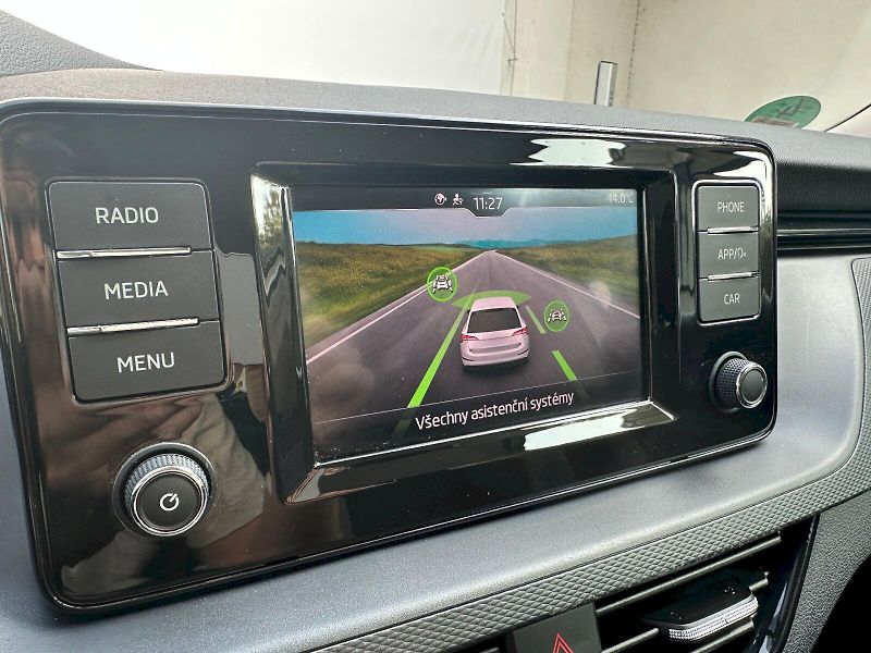 Škoda Scala (2022) 1.0 TSI 81kW AmbitionPlus DSG - fotka 13 z 22