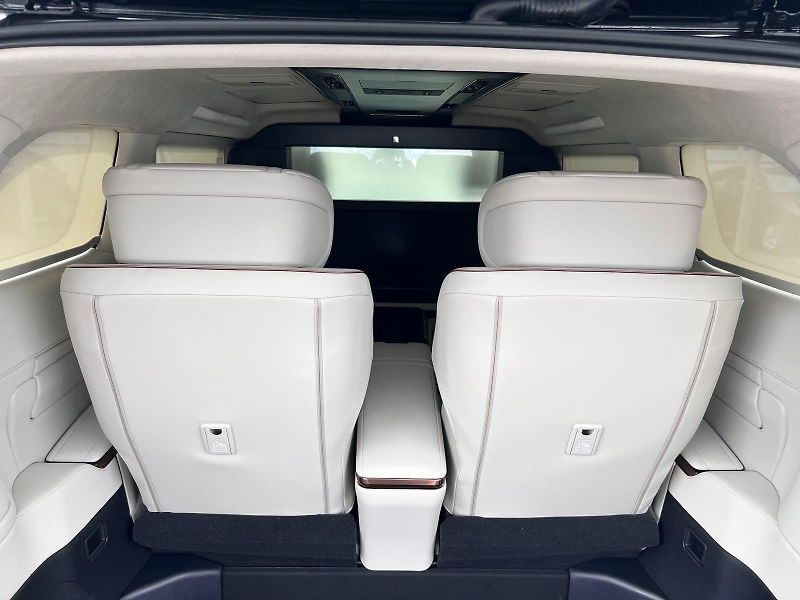 (2025) VIP 4 seats EXECUTIVE | MAX - fotka 8 z 12