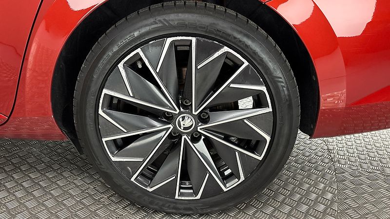 Škoda Superb 1.4 TSI iV DSG L&K Combi - fotka 19 z 37