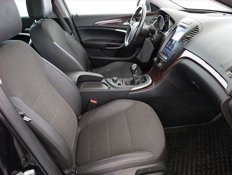 Opel Insignia (2010) 2.0 CDTI, nová STK, Tažné - fotka 7 z 17