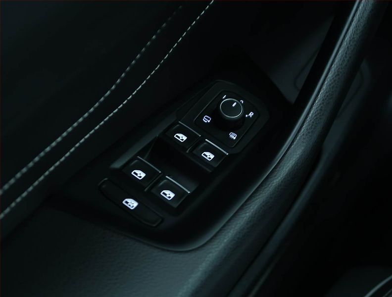 Volkswagen Arteon (2022) R-line 2.0 TSI 4Motion - fotka 17 z 22