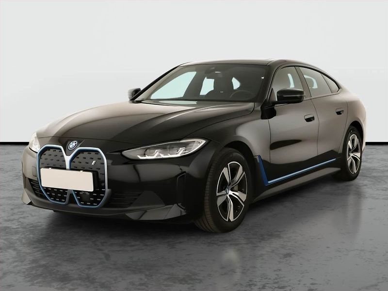 BMW i4 (2022) eDrive40, SoH 95% - fotka 2 z 21