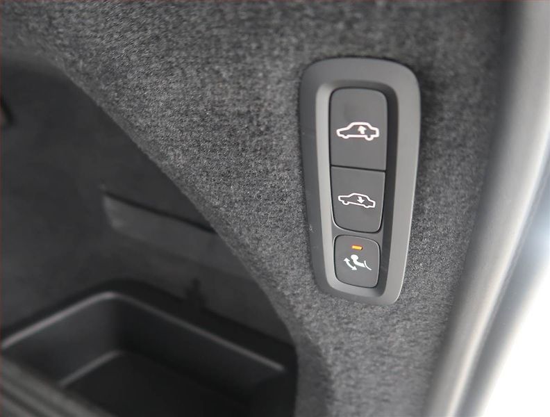 Volvo XC90 (2019) B5 AWD - fotka 19 z 20