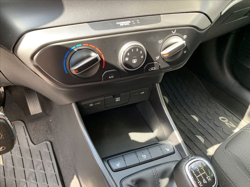 Hyundai i20 1,2 i SMART,1.MAJ.,ČR,SERVISKA - fotka 12 z 21