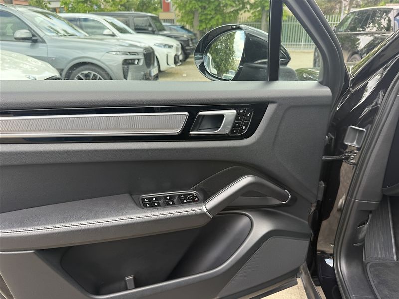 Porsche Cayenne 3.0 V6 Sport chrono - fotka 12 z 26