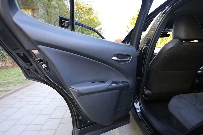 Lexus UX 300h 300H 2.0 HEV BUSINESS TECH - fotka 27 z 30