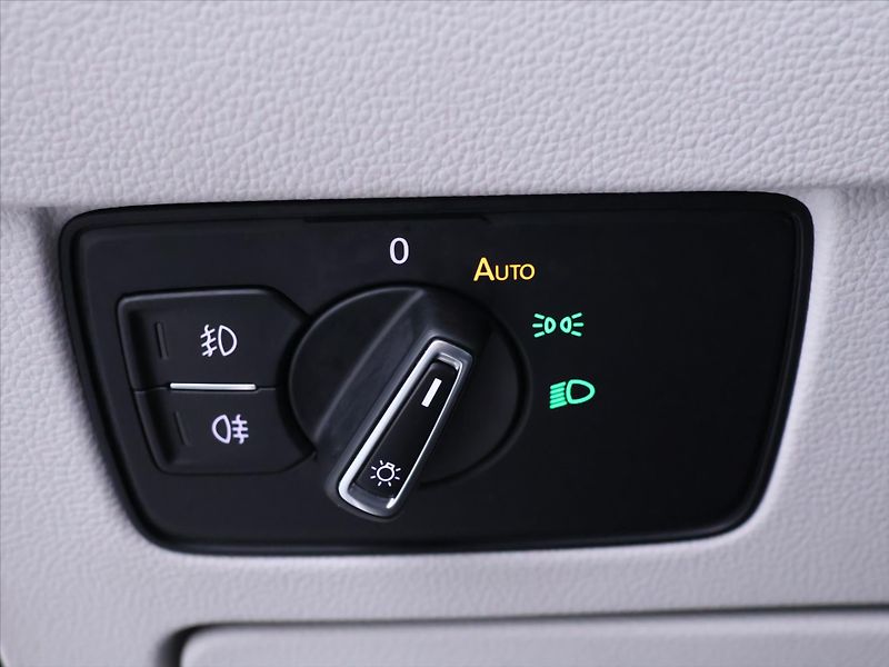 Volkswagen Passat 2,0 TDI CZ Elegance Kůže DPH - fotka 16 z 31