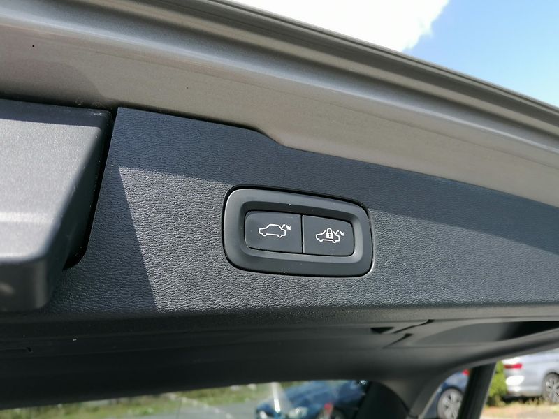 Volvo V60 (2021) 2.0 B3 MHEV A/T 120kW - fotka 30 z 36