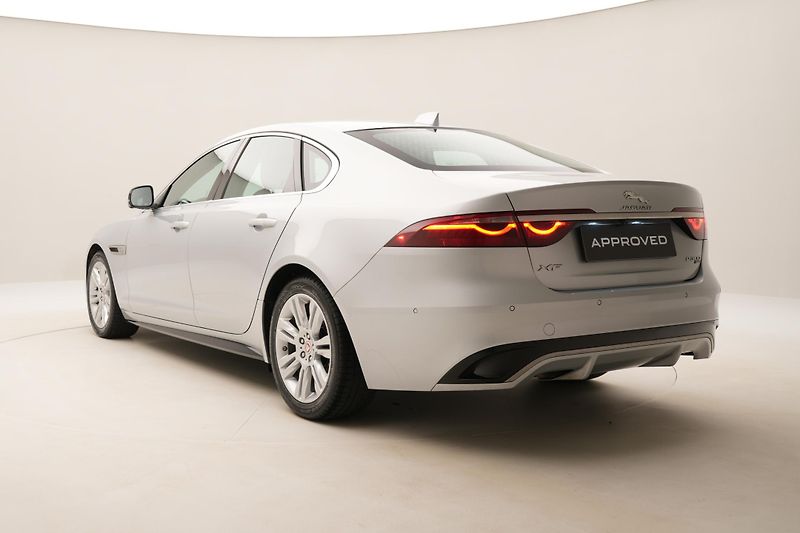 Jaguar XF P300 R-DYNAMIC S AWD AUT CZ - fotka 10 z 44