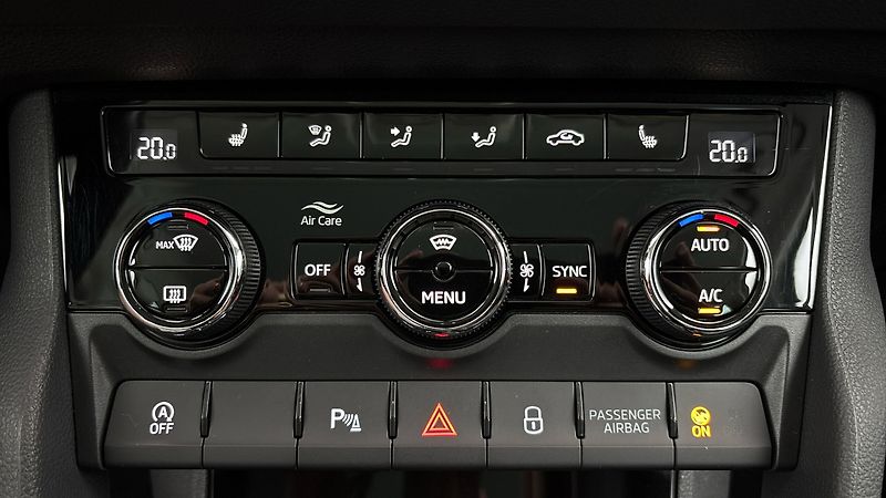 Škoda Karoq 2.0 TDI DSG 4x4 Style Exclusiv - fotka 13 z 29