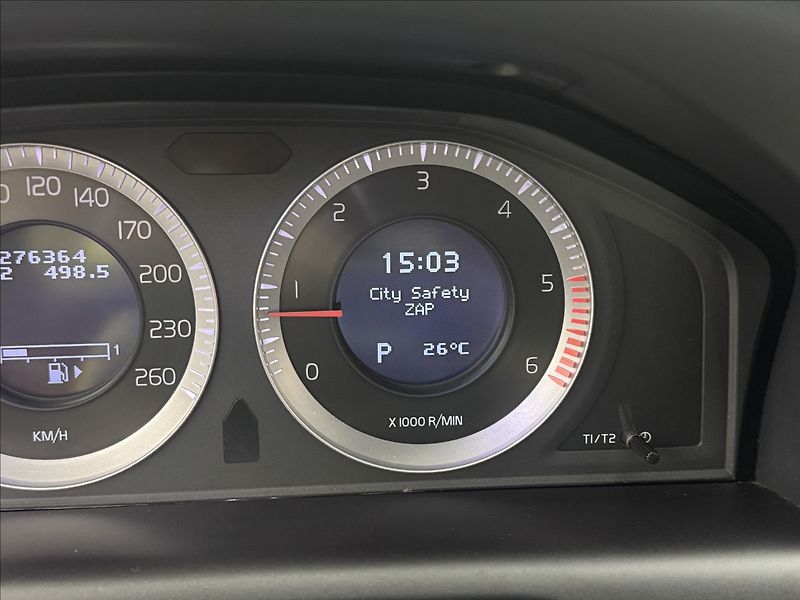 Volvo XC60 2,4 D3 4X4 AUT. VÝHŘEV LED ČR - fotka 14 z 40