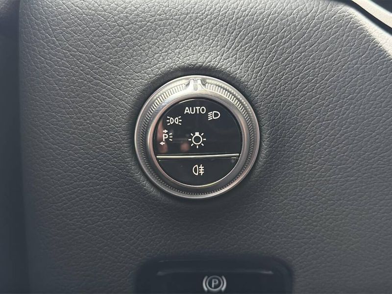 Mercedes-Benz GLC (2024) 300 e 4MATIC - fotka 16 z 29