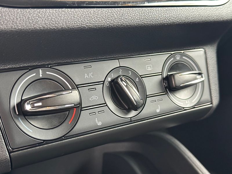 Škoda Scala (2023) 1.0TSi APP, LED, VÝHŘEV SED. - fotka 10 z 14