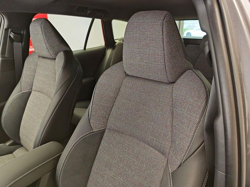 Toyota Corolla 1,8 Hybrid e-CVT Style - fotka 16 z 40