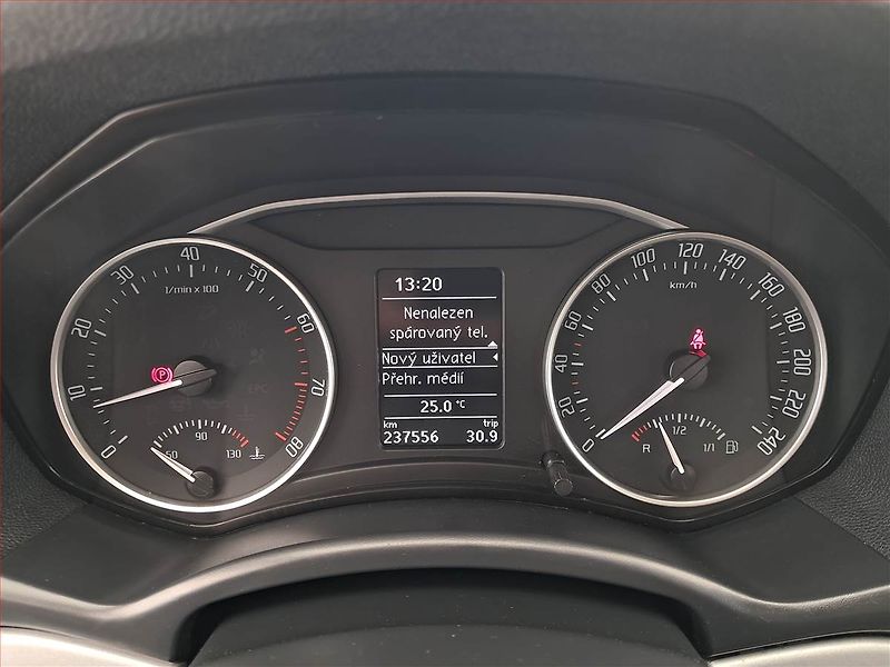 Škoda Octavia (2012) 1.4 TSI, Tempomat - fotka 11 z 17