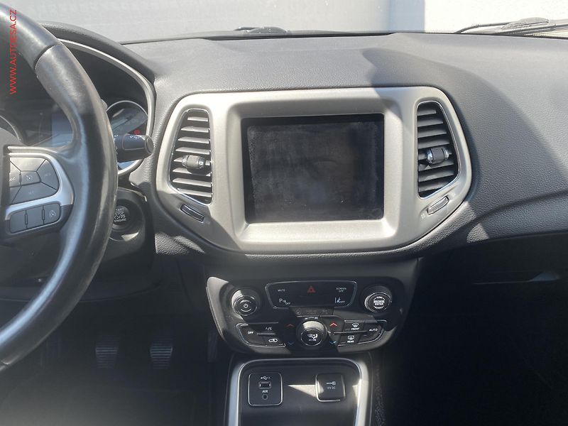 Jeep Compass (2019) 1.4 M-Air FWD, Longitude - fotka 12 z 17