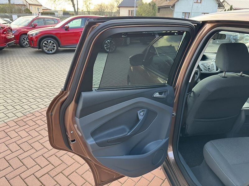 Ford C-MAX (2013) 1.0i EB Klima Winter Paket - fotka 21 z 44