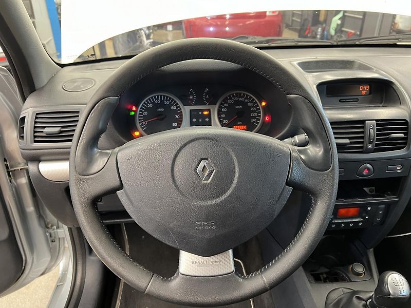 Renault Clio Sport 2.0l 124 kW - fotka 9 z 16