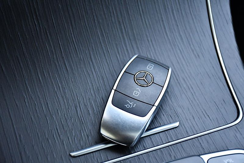 Mercedes-Benz GLC 300de 4MATIC ČR - fotka 39 z 42
